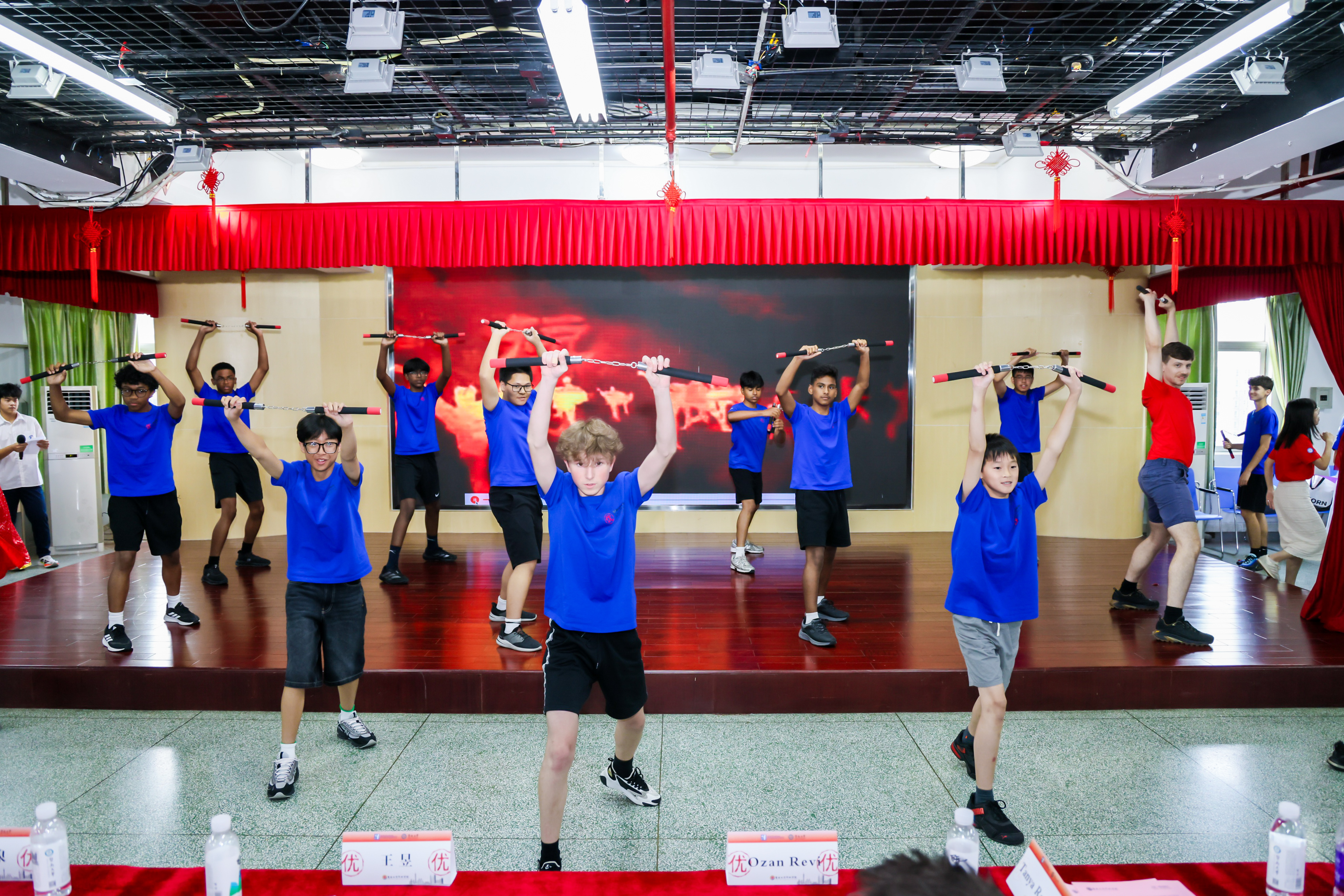 7.8-0712-MEP结营典礼武术双截棍.jpg 7.8-0712-MEP结营典礼武术双截棍.jpg